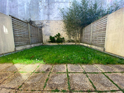 Ile de Nantes : Maison en copropriete avec jardin et garage double
