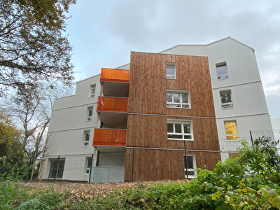 REZE BORDS DE SEVRE : Appartement T4 recent avec deux terrasses
