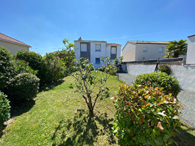Bouguenais : Charmante maison de 4 chambres, avec garage jardin et dependance