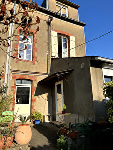 ST JACQUES - NANTES SUD - TYPE 2 TARVERSANT - Proximite commerces et transports