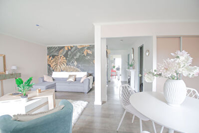 Exclusivite T4 , deux chambres quartier Sevre, stationnement double, terrasse