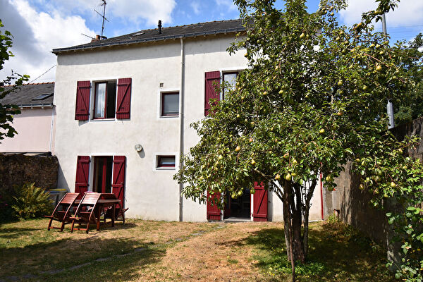 Maison proche de la place Jean Mace, 4 chambres, jardin, garage