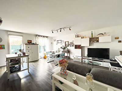 MONTIGNY LE BRETONNEUX. Au Village, 3 pieces 71 m2 en rez de jardin de 77 m2
