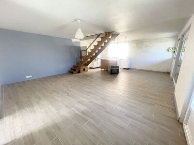Maison a vendre a Riaille 3 chambres avec cour exterieur.