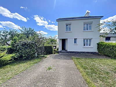 Maison a vendre a Riaille avec trois chambres garage et jardin.