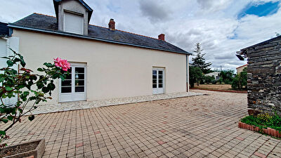 Maison a Louer a COUFFE 2 chambres, jardin et grand garage.