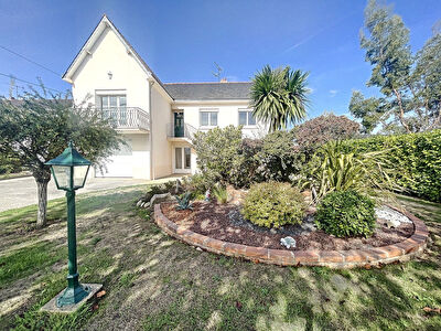 Maison a vendre a Mesanger 4 chambres jardin garage et dependance.