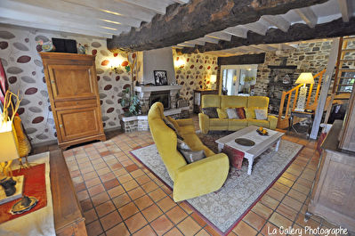 Charmante Longere en pierre apparente sur Guichen de 171 m2