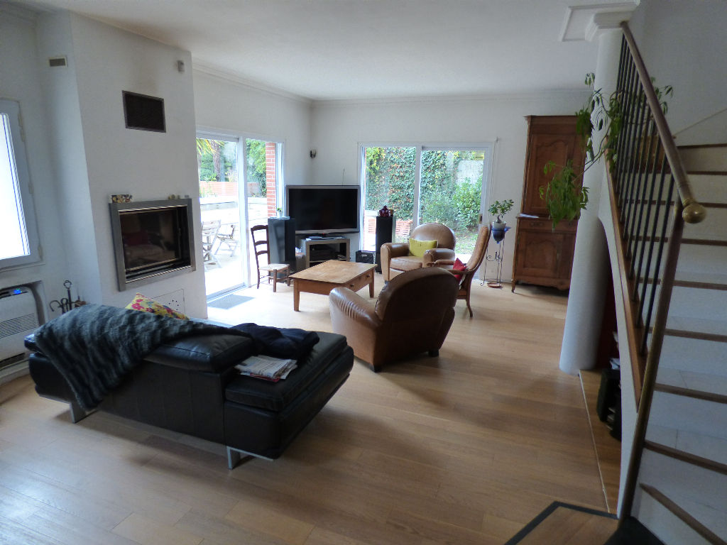 Orvault Exclusivite Maison 4 Chambres Bureau Bonne Exposition Piscine Garage A Deux Pas Des Commerces Du Petit Chantilly