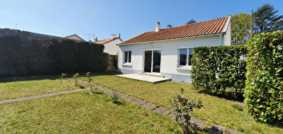 Nantes Chauviniere : Plain pied 2 chambres sur superbe parcelle de plus de 510 m2, 2 chambres, garage, nombreuses possiblites d'evolution !