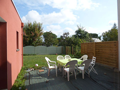 Orvault : Maison recente proche Bourg, 5 chambres avec vie de plain pied, jardin et garage.