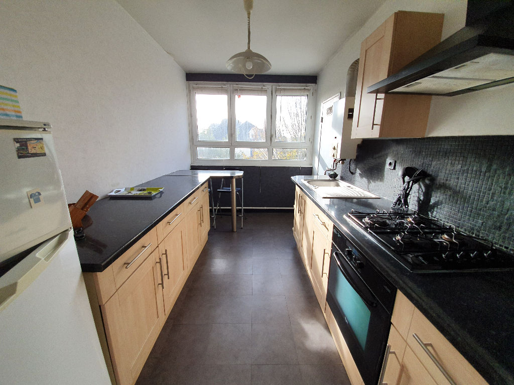 photos n°1 Orvault Pont du Cens : Exclusivité ! Appartement T2 situé au 3è étage avec ascenseur, très bon état général, cuisine A/E, chambre séparée, cave. Belle opportunité !