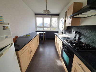 Orvault Pont du Cens : Exclusivite ! Appartement T2 situe au 3e etage avec ascenseur, tres bon etat general, cuisine A/E, chambre separee, cave. Belle opportunite !