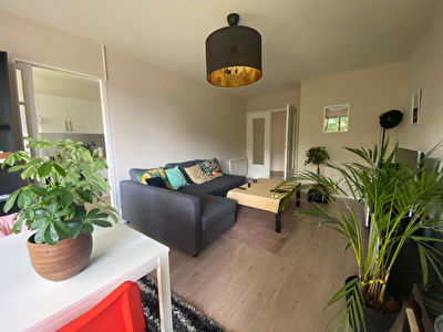 Nantes Bourgeonniere : Appartement T3 proche tramway, 2 chambres, balcon et parking.