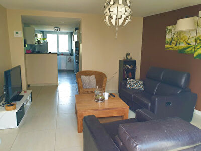 Nantes Hippodrome : Bel appartement renove, piece de vie exposee Sud sur balcon, au calme, 2 chambres, salle d'eau. Appartement cle en mains, belle opportunite !