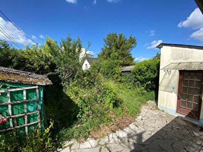 Nantes Joneliere : Exclusivite ! A 50m de l'Erdre, beau potentiel pour cette maison en pierre 4 pieces, sur 358 m2 terrain, 2 greniers.