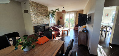 Orvault Bourg : Belle maison familiale renovee avec gout, 6 chambres + salle de jeux, sur parcelle de pres de 1200 m2. Etat irreprochable !