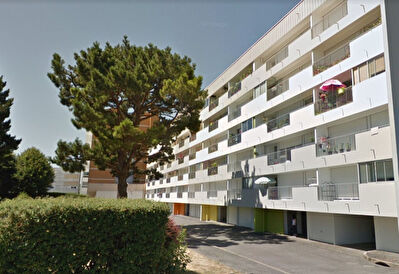 Orvault Choliere : Exclusivite ! Appartement T4 a renover, 3 chambres, piece de vie sur loggia, cave et parking exterieur.