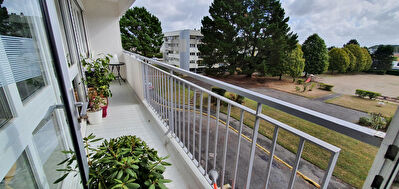 Orvault Choliere : Exclusivite ! Bel appartement T4 renove, cave et parking exterieur, 2 chambres.