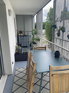 Nantes Nord : Appartement lumineux type 3, 2 chambres, balcon, parking en s/sol. Proche toutes commodites !