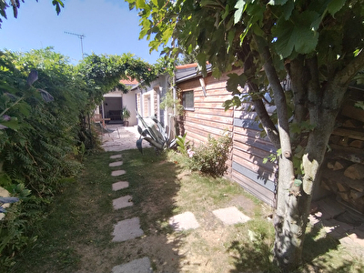 Orvault Gaudiniere : Maison proche commodites, une chambre, renovee, jardin paysage. Coup de coeur assure !