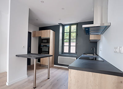 A LOUER PAU CENTRE VILLE APPARTEMENT T4 AVEC PARKING SECURISE ET ASCENSEUR