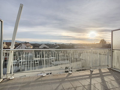 A LOUER PAU CENTRE VILLE APPARTEMENT T4 EN DERNIER ETAGE AVEC TERRASSE ET 2 PLACES DE PARKING