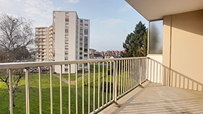 A LOUER PAU FACULTES APPARTEMENT T3 AVEC TERRASSE, CAVE ET GARAGE