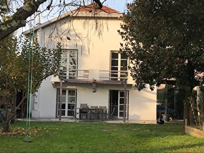 Pau - 5 pieces - 130 m2