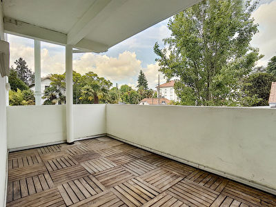 A louer a PAU Appartement T3 avec terrasse, balcon et garage