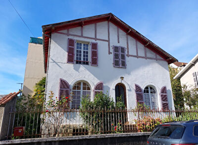 A vendre PAU Maison de ville 6 pieces 4 chambres