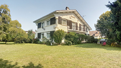 A VENDRE proche Bizanos Maison 255 m2 6 chambres + bureau