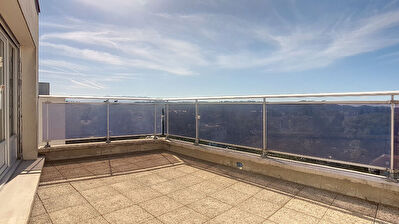 A LOUER PAU MERMOZ APPARTEMENT T3 EN DERNIER ETAGE AVEC TERRASSE ET PLACE DE PARKING