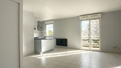 A LOUER PAU T2 BIS AVEC BALCON ET PARKING SECURISE