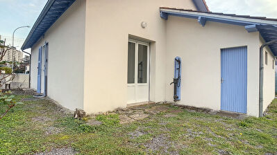 A louer PAU Studio avec jardin dans petite maison de plain-pied compose de 4 appartements