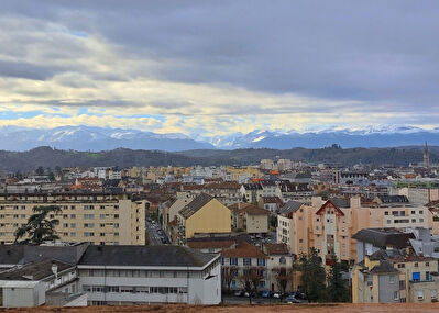 A vendre PAU appartement T6 duplex en dernier etage avec ascenseur et garage