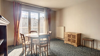 A vendre PAU Appartement T2 avec balcon cave et parking en sous-sol