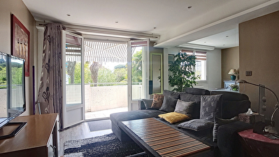 A vendre PAU, Allees de Morlaas - Appartement T4 de 75,23 m2 avec 2 balcons, cave et garage