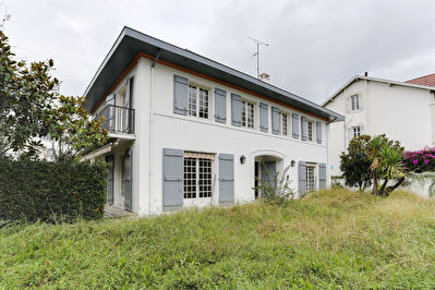 Maison Bayonne 6 pieces 195.85 m2