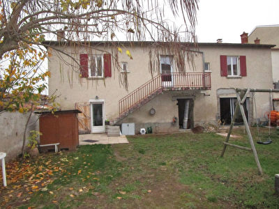Maison plein centre de Craponne de 200 m2 env.