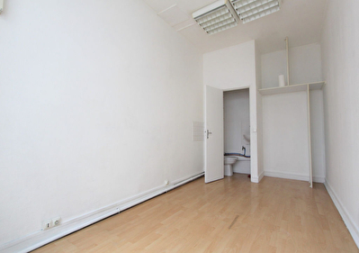 PARIS 08 - local commercial 12 m2