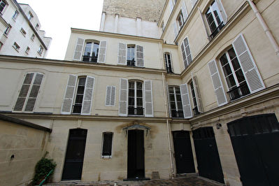 Local commercial Paris 8 pieces 146.5 m2