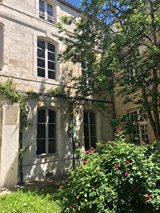 Appartement Niort 10 pieces 474 m2