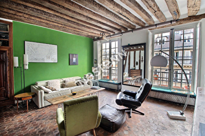 75004 Saint Paul - Appartement 2/3 pieces 4eme etage, traversant vue sur la Paroisse Saint Paul