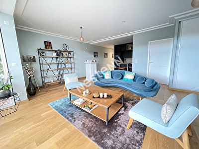 1 piece avec balcon a Neuilly Sur Seine avec vue degagee.