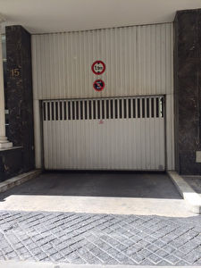 Paris 75008, rue Berri - Box Paris