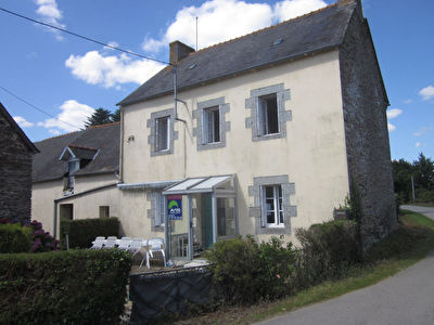 Maison Uzel 4 pieces 2 chambres - 95 m2 - Proche du bourg