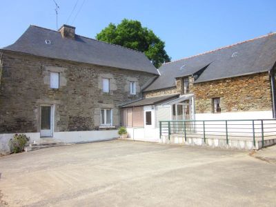 Corps de ferme a Treve 6 pieces