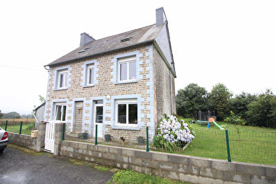 PLOUGUENAST - 150 m2 - Grande maison familiale renovee -150 m2