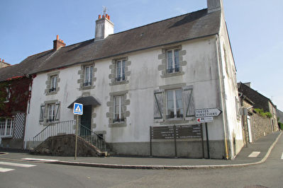 Maison 18eme Uzel 9 pieces 180 m2 - Centre bourg